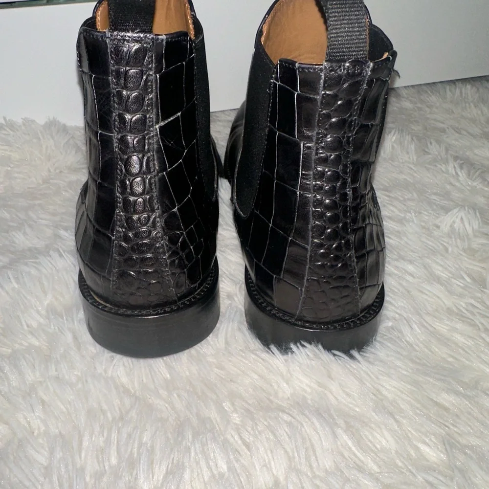 Taft Black Leather Ankle Boots